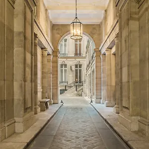 Alfred Sommier Otel